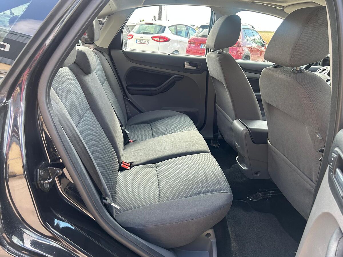 FORD FOCUS TREND 1.6 AUTO SPANISH LHD IN SPAIN ONLY 58000 MILES SUPERB 2009